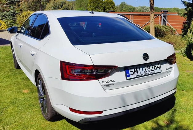 Skoda Superb cena 87400 przebieg: 138200, rok produkcji 2016 z Mikołów małe 277